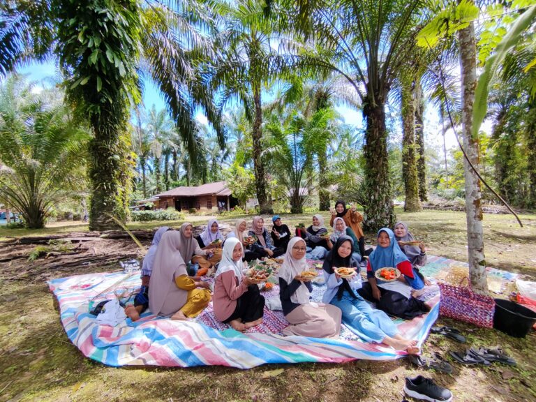 Cara Perempuan Tenggulun Keluar dari Jerat Lingkar Sawit