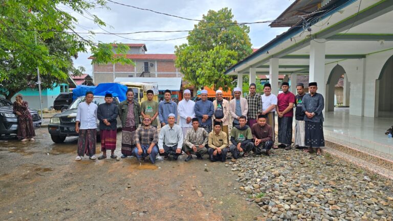 Dayah Ulee Titi Salurkan Bantuan untuk Korban Bencana di Tiga Kabupaten