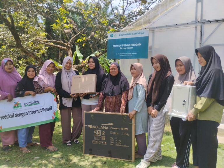 Combine Hibah Dua Perangkat Starlink untuk Komunitas Perempuan di Aceh